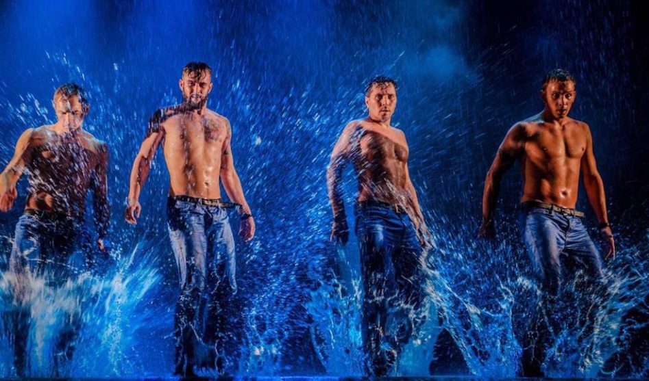 Шоу под дождем – Dancing in the Rain