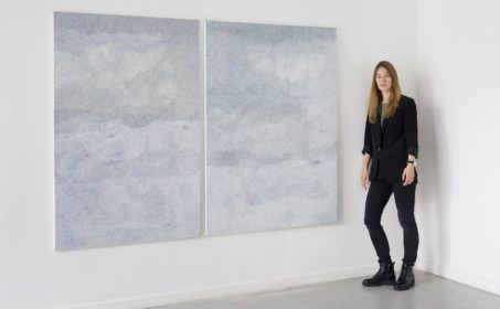 Запись времени на холстах Вероники Мошниковой