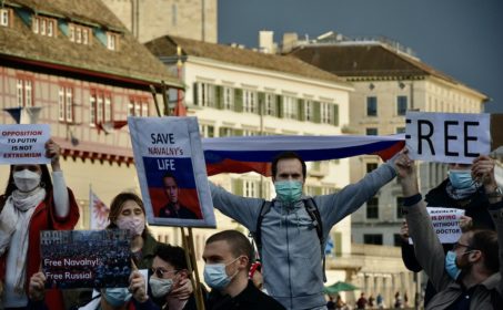 100 человек в Цюрихе в защиту Алексея Навального