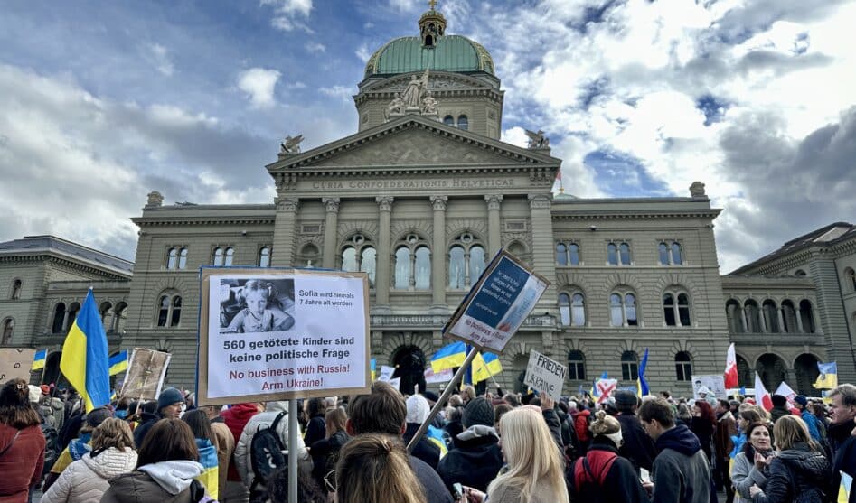 Политзека на санкцию, «предателя» на «патриота»