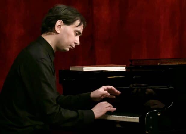 «Где тени грезят светом». О фильме «Кушнир»