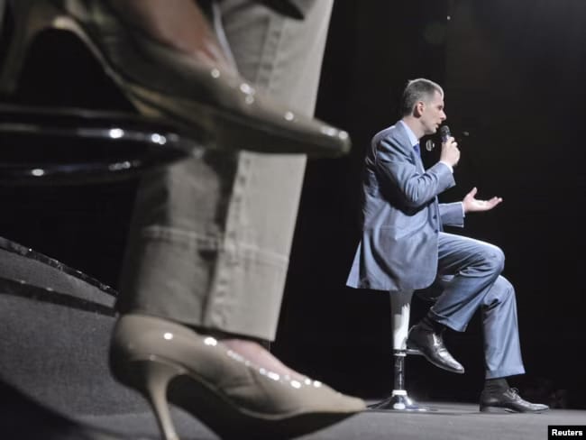 Михаил Прохоров выступает перед членами Конгресса партии «Правое дело», 25 июня 2011 года (© Reuters)