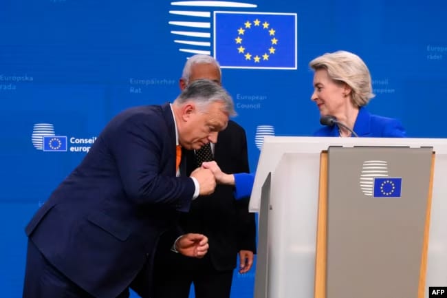 Виктор Орбан вел себя с руководителями ЕС подчеркнуто вежливо, но его политика создавала Брюсселю множество проблем (AFP)